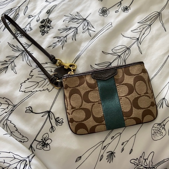 Genuine Coach Wristlet - Picture 1 of 3